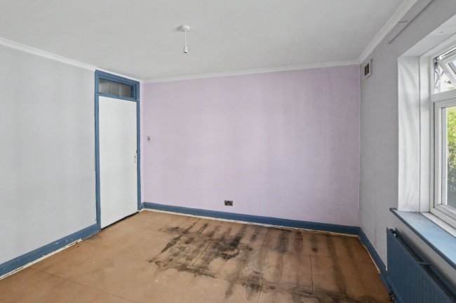 21C Emanuel Avenue, London W3 6JQ 3