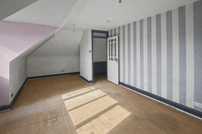 21C Emanuel Avenue, London W3 6JQ 3