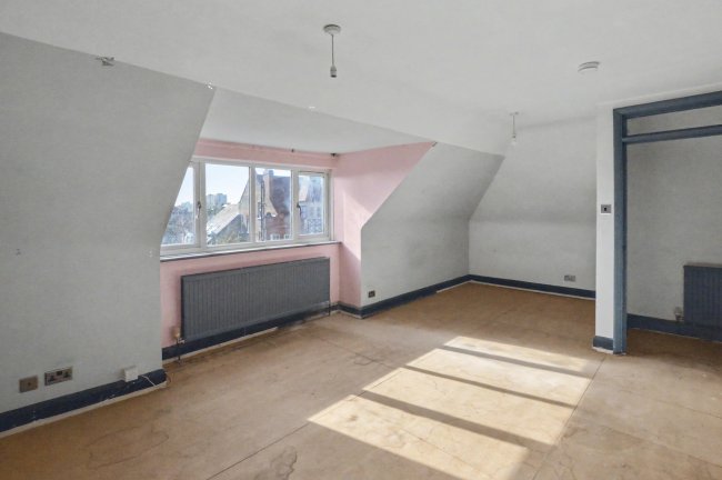 21C Emanuel Avenue, London W3 6JQ 3