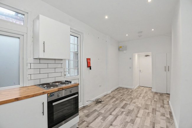 59 Upham Park Road, London, W4 1PQ 4