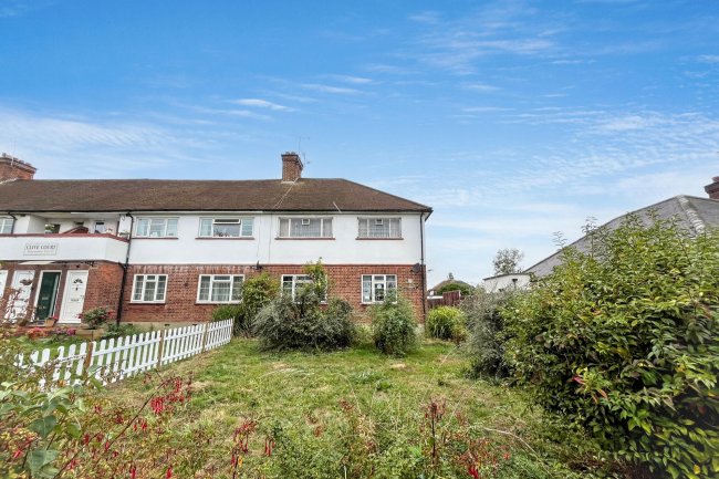 17 Clive Court, Surbiton, London KT6 7PU 10