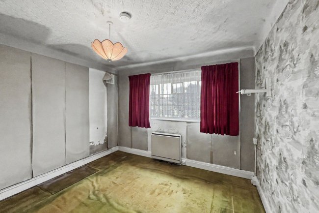 17 Clive Court, Surbiton, London KT6 7PU 10