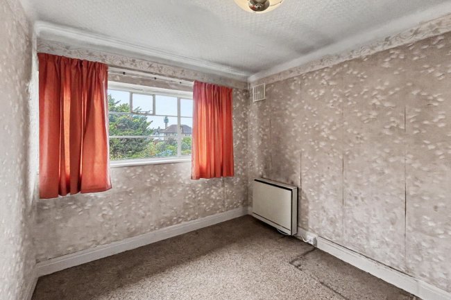 17 Clive Court, Surbiton, London KT6 7PU 10