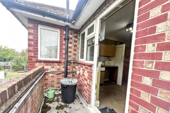 17 Clive Court, Surbiton, London KT6 7PU 10