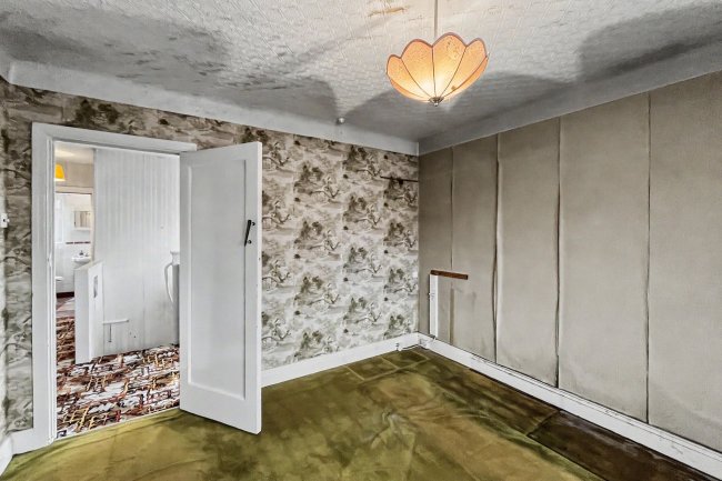 17 Clive Court, Surbiton, London KT6 7PU 10