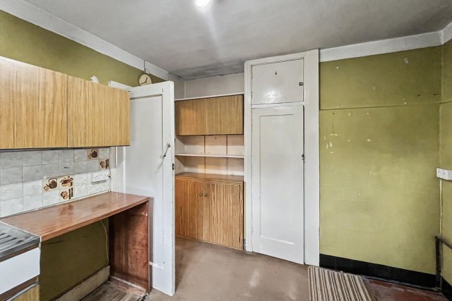 17 Clive Court, Surbiton, London KT6 7PU 10