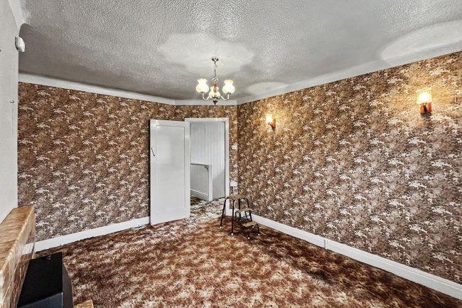 17 Clive Court, Surbiton, London KT6 7PU 10