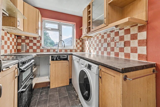 5 Fernside, London Road, East Grinstead, West Sussex, RH19 1QS 7