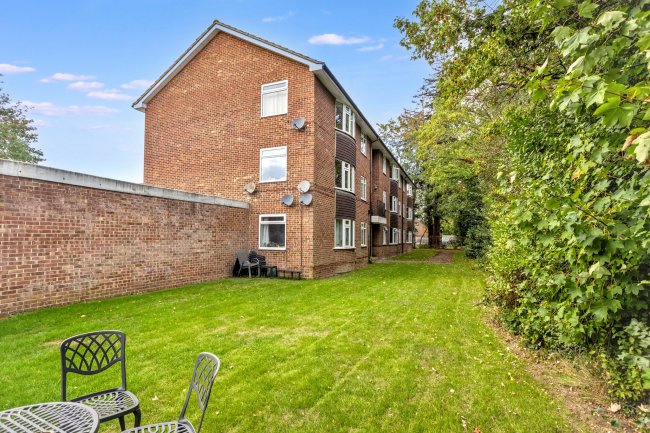 5 Fernside, London Road, East Grinstead, West Sussex, RH19 1QS 7