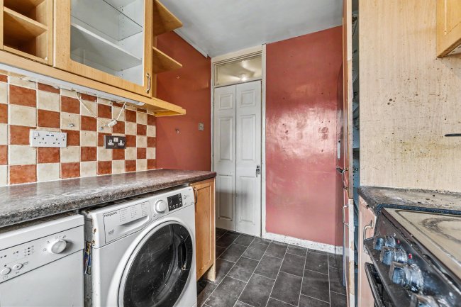 5 Fernside, London Road, East Grinstead, West Sussex, RH19 1QS 7
