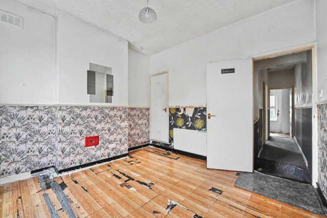 21 Fraser Street, Bilston, West Midlands, WV14 7PD 5