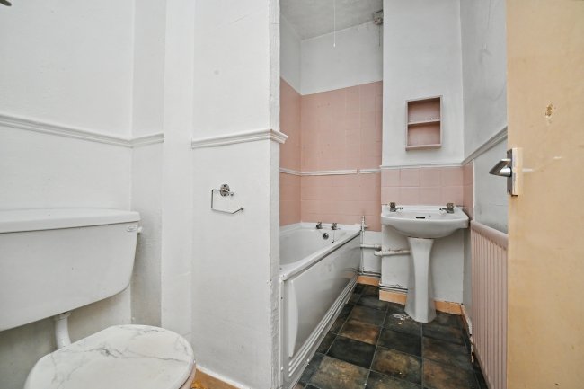 21 Fraser Street, Bilston, West Midlands, WV14 7PD 5