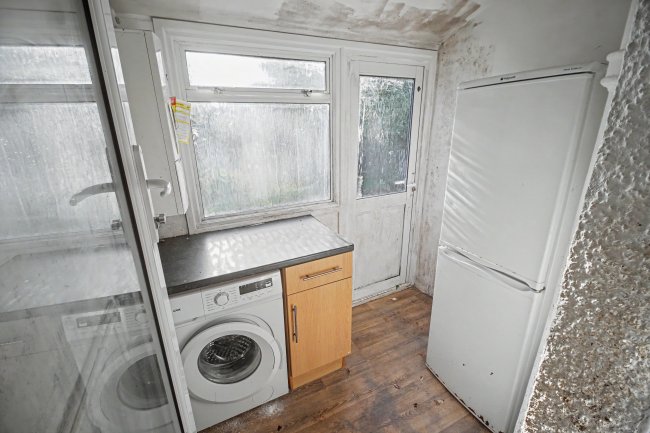 10 Gascoigne Road, New Addington, CR0 0NA 1