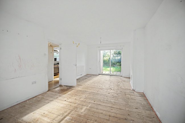 10 Gascoigne Road, New Addington, CR0 0NA 1