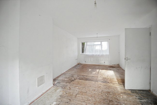 10 Gascoigne Road, New Addington, CR0 0NA 1