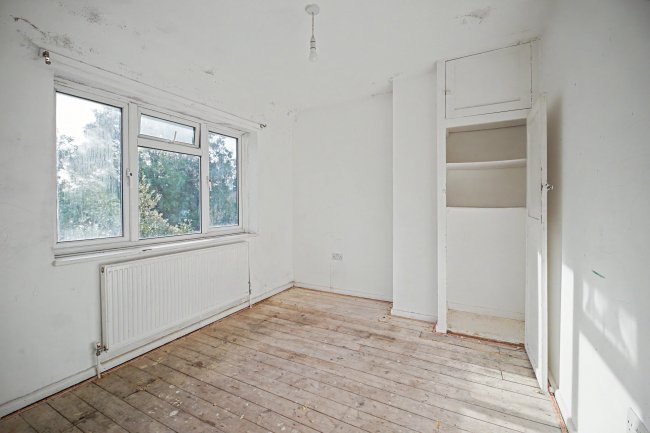 10 Gascoigne Road, New Addington, CR0 0NA 1