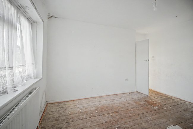 10 Gascoigne Road, New Addington, CR0 0NA 1