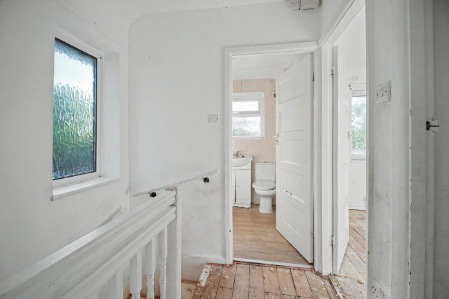 10 Gascoigne Road, New Addington, CR0 0NA 1