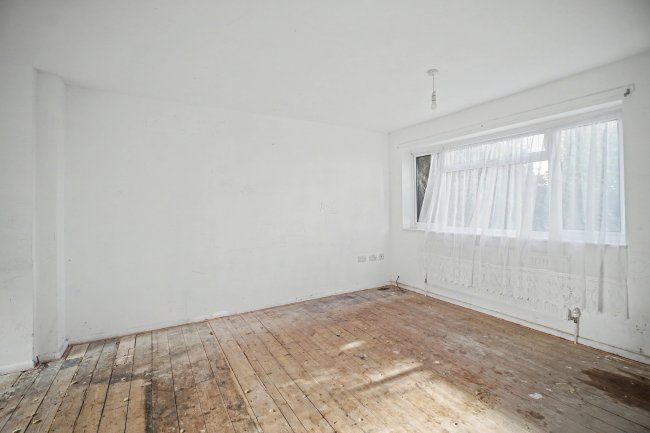 10 Gascoigne Road, New Addington, CR0 0NA 1