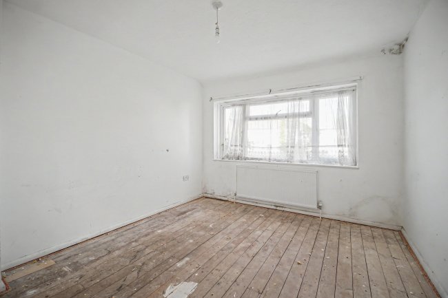10 Gascoigne Road, New Addington, CR0 0NA 1