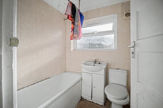 10 Gascoigne Road, New Addington, CR0 0NA 1