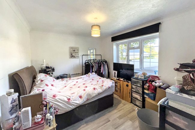 9 Village Close, Bexhill-on-Sea, East Sussex, TN39 4TF 7
