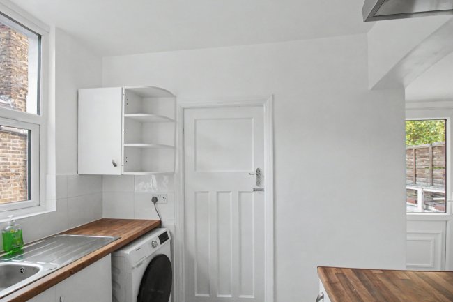 21B Ripple Road, Barking, Essex, IG11 7NP 9