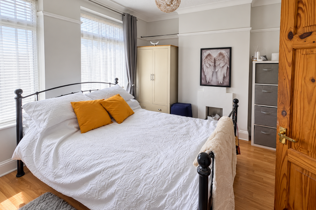 21 Cowleaze Road, Kingston-upon-Thames, Surrey, KT2 6DZ 7