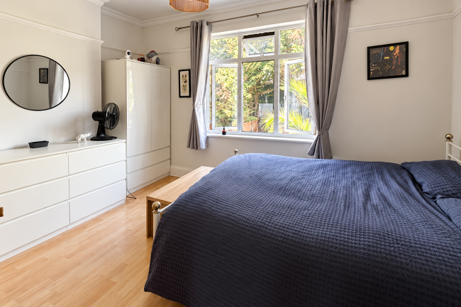 21 Cowleaze Road, Kingston-upon-Thames, Surrey, KT2 6DZ 7