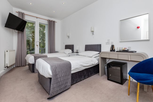 63 Bayswater Road, London W2 3PH 1