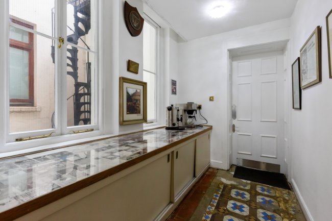 63 Bayswater Road, London W2 3PH 1