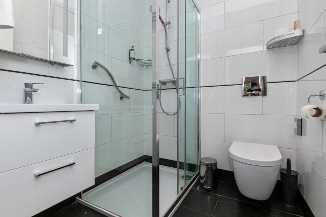63 Bayswater Road, London W2 3PH 1