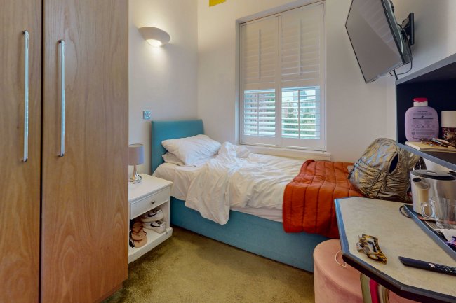 63 Bayswater Road, London W2 3PH 1