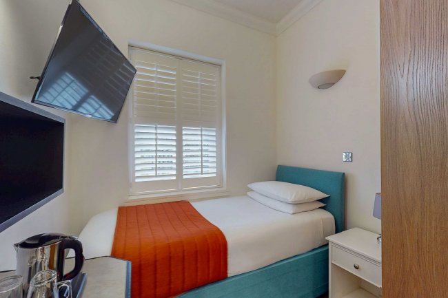 63 Bayswater Road, London W2 3PH 1