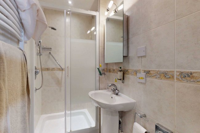 63 Bayswater Road, London W2 3PH 1