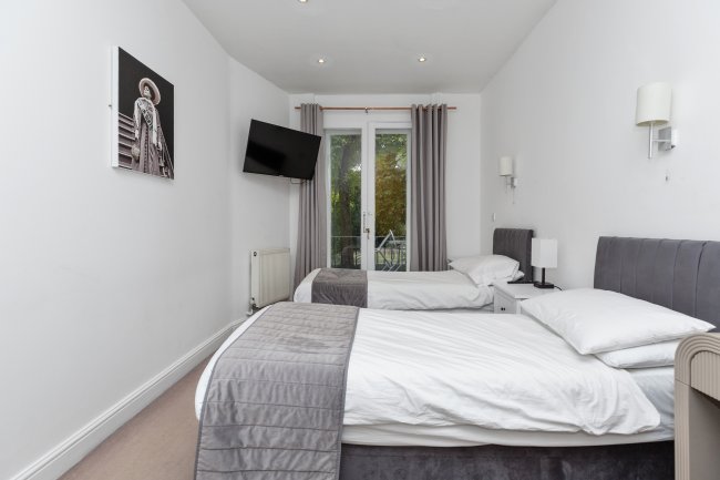 63 Bayswater Road, London W2 3PH 1