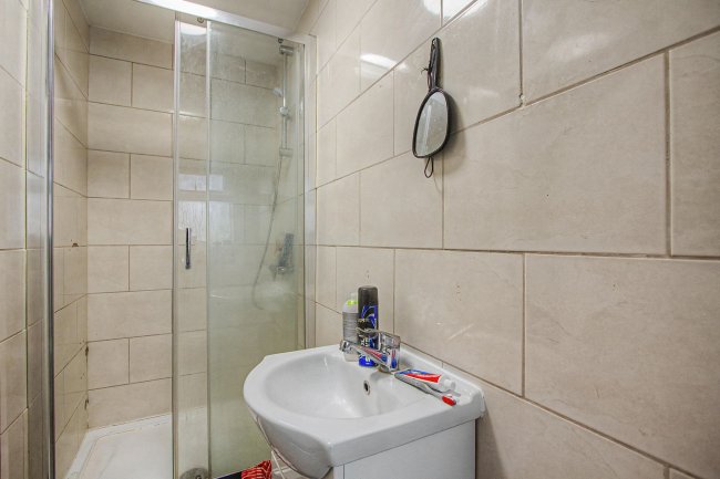 73 Hendon Way, London, NW2 2LY 10
