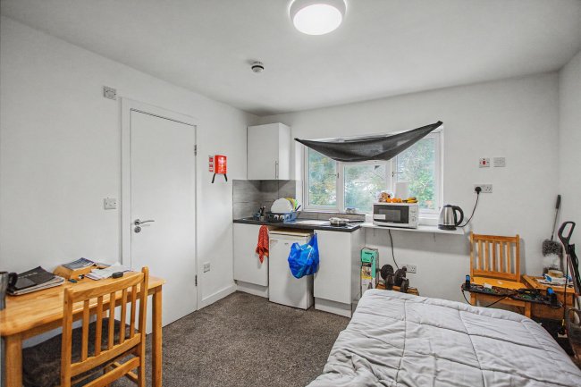 73 Hendon Way, London, NW2 2LY 10