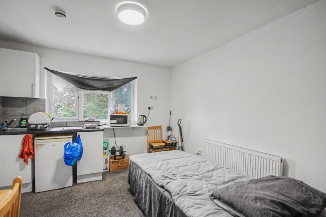 73 Hendon Way, London, NW2 2LY 10