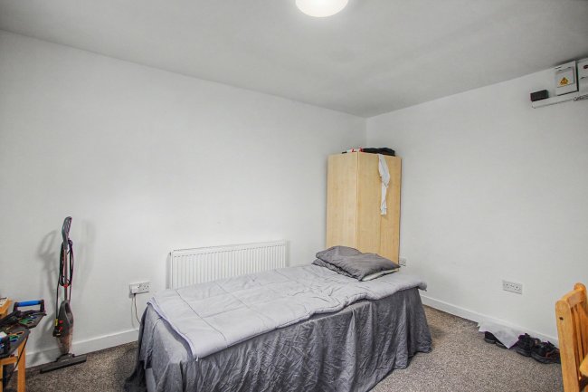 73 Hendon Way, London, NW2 2LY 10