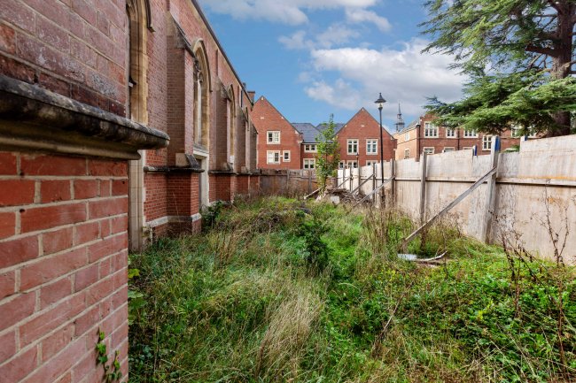 The Chapel, Reigate Road, Leatherhead, Surrey KT22 8RA 9
