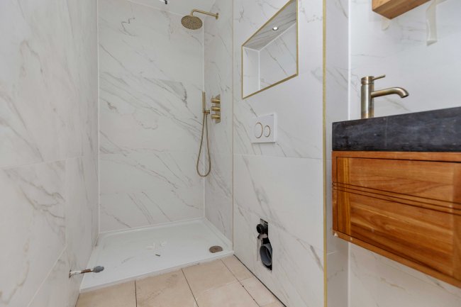 The Chapel, Reigate Road, Leatherhead, Surrey KT22 8RA 9