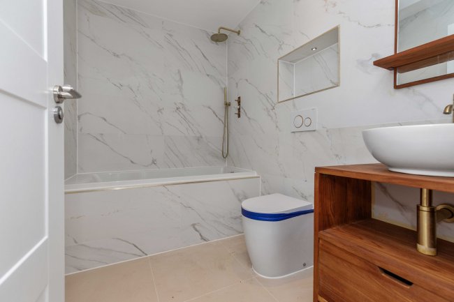 The Chapel, Reigate Road, Leatherhead, Surrey KT22 8RA 9