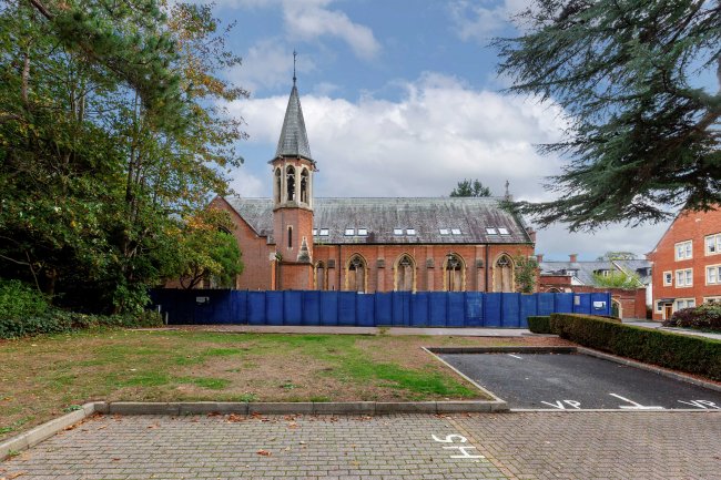 The Chapel, Reigate Road, Leatherhead, Surrey KT22 8RA 9