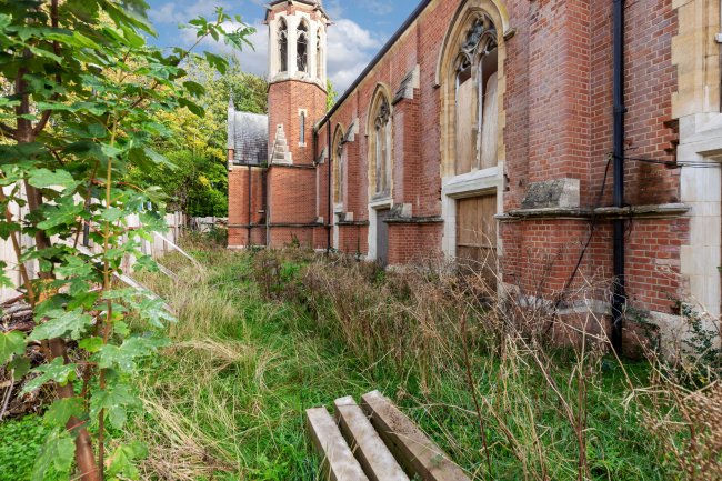 The Chapel, Reigate Road, Leatherhead, Surrey KT22 8RA 9