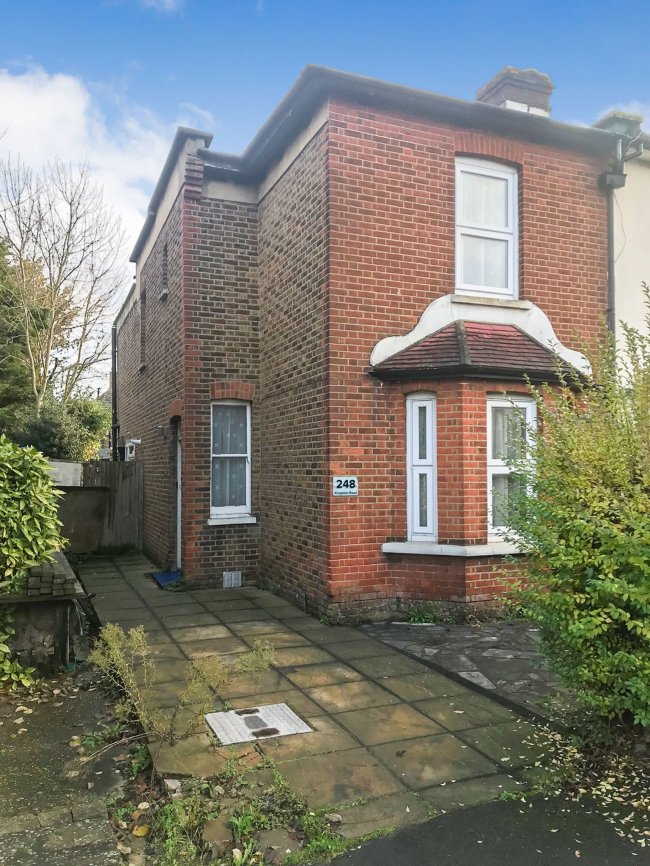 248 Kingston Road, Leatherhead, Surrey KT22 7QA 1