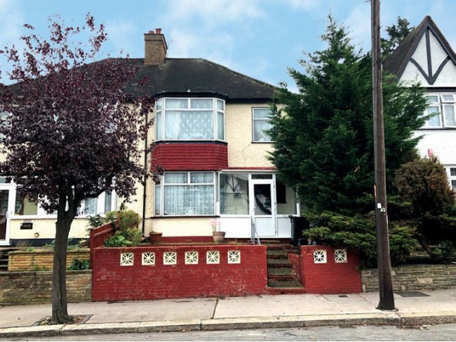 14 Benett Gardens, Norbury, London SW16 4QE 1