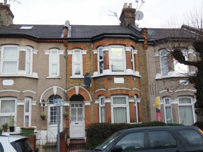 First Floor Flat, 60 Colchester Avenue, Manor Park, London E12 5LE 4