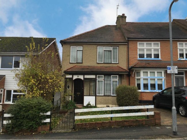 29 Weald Road, Brentwood, Essex CM14 4TH 6