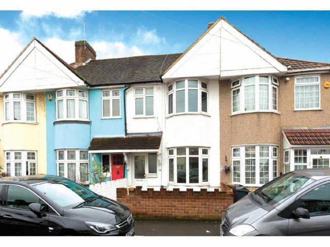 12 Sunningdale Avenue, Feltham, Middlesex TW13 5JT 7
